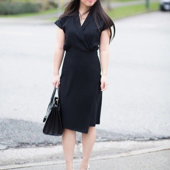 M.M. LaFleur The Tory Dress Black Surplice V Neck Short Sleeve Sheath 6 S - Picture 2 of 8